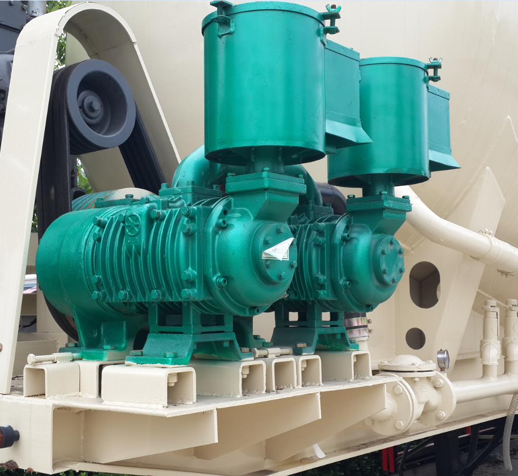 湖南岳阳半挂粉粒物料罐车福达双缸空压机12方