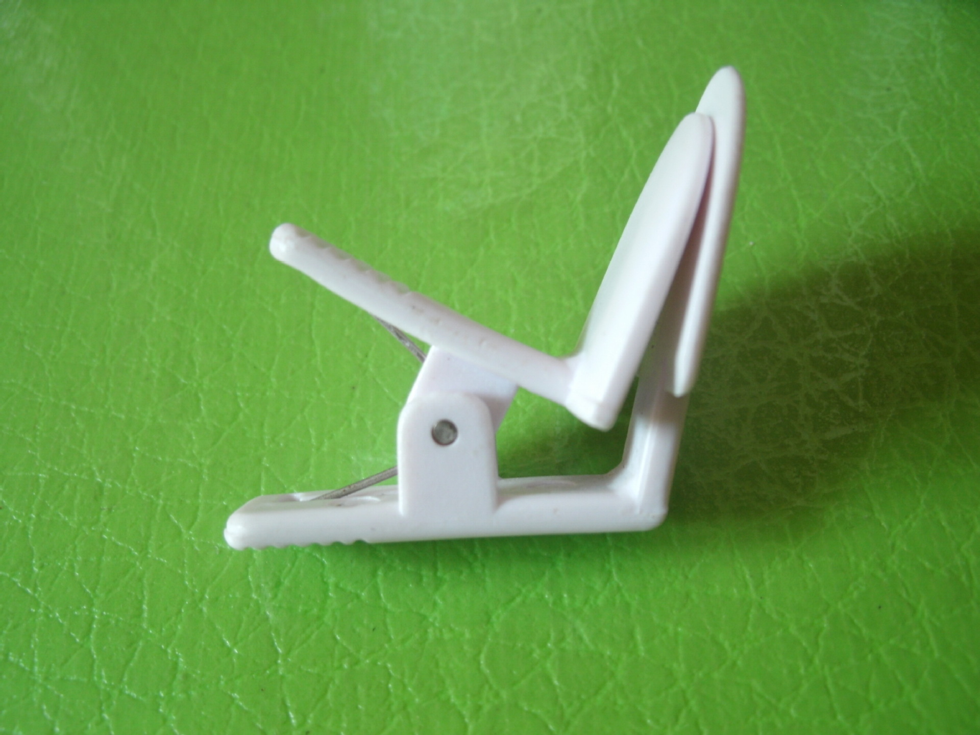 厂家供应各款式圆形塑胶夹子 圆夹子表面可印刷 各款塑胶夹子