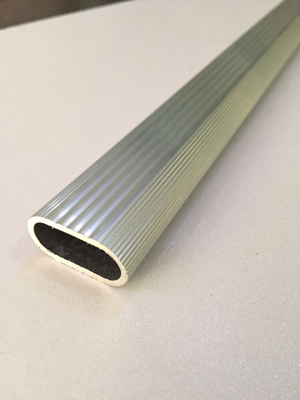 0 铝合金加厚挂衣杆 厂家直销