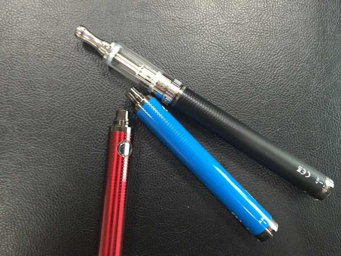 外贸电子烟工厂 新品 vision2电池 k2雾化器 亚克力盒装 强势出货