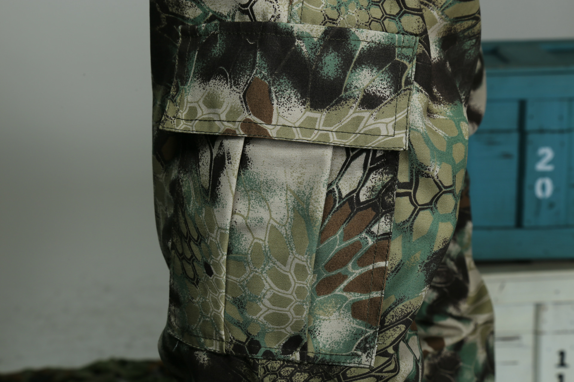 蟒纹六兜斜纹涤棉迷彩服户外登山野营迷彩套装男厂家直销迷彩爆款