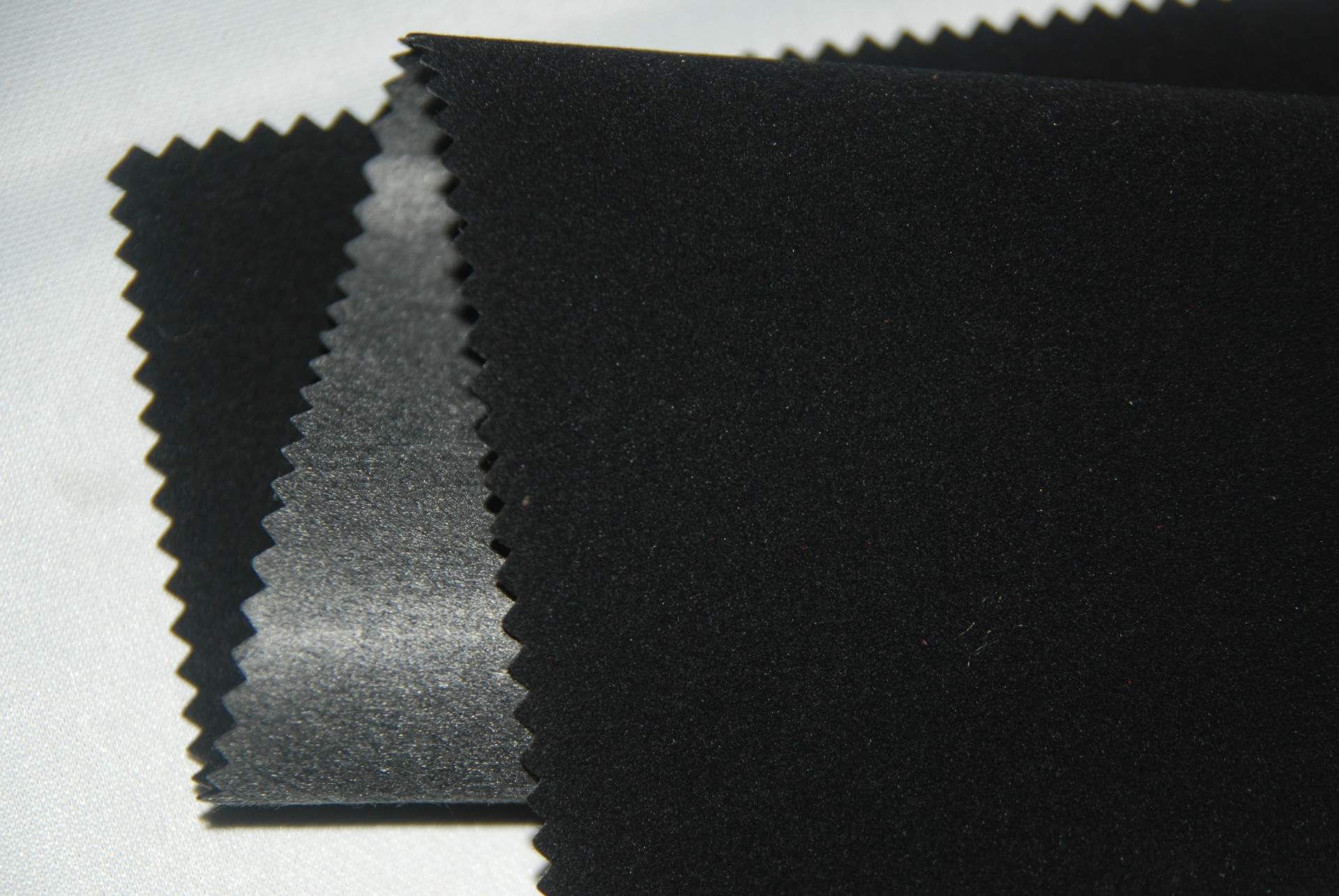 厂家直销:水刺底黑色植绒布,水刺底上胶植绒布 背胶布背景布