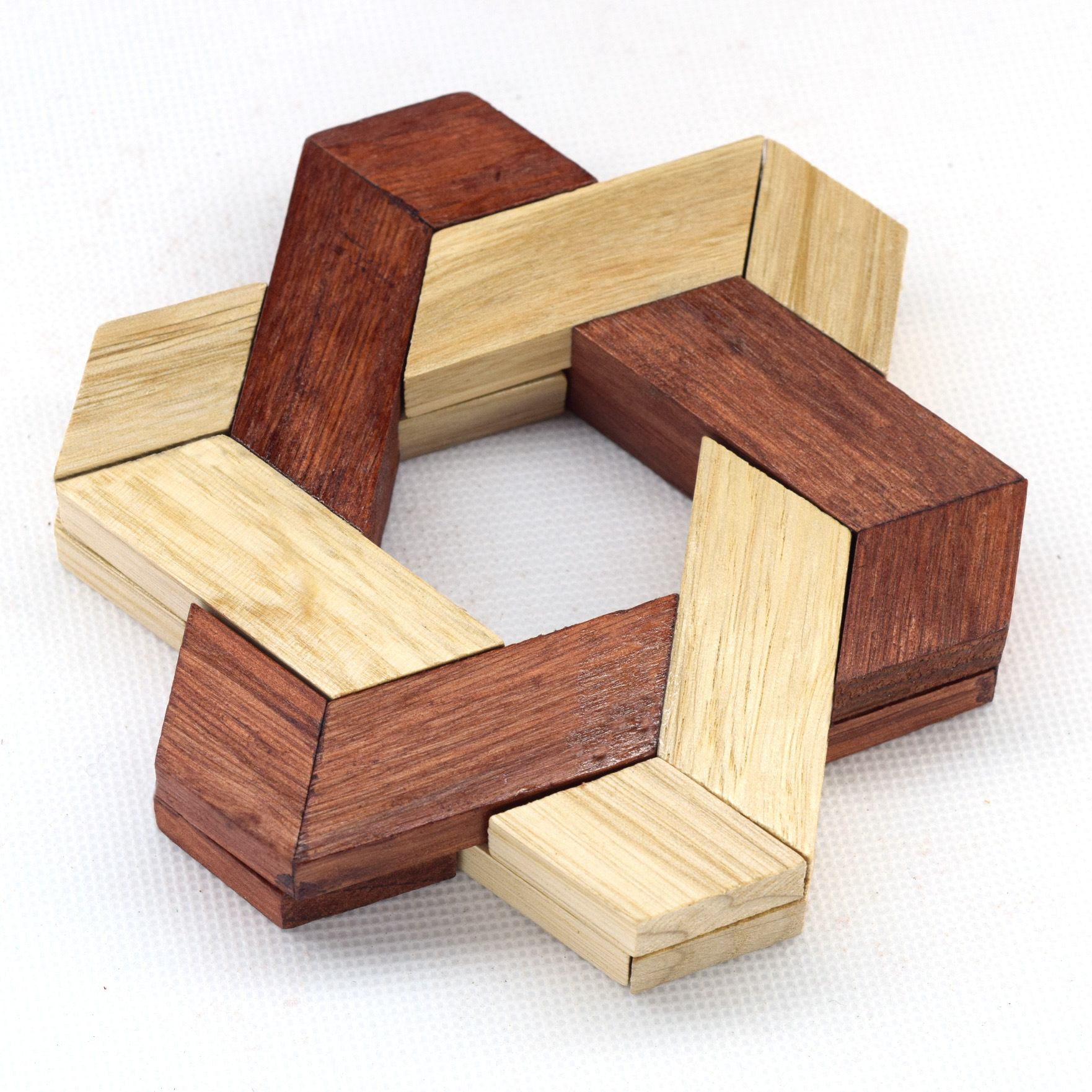 孔明锁双色三角木制玩具批发新奇特益智积木学生智力开发地摊热卖