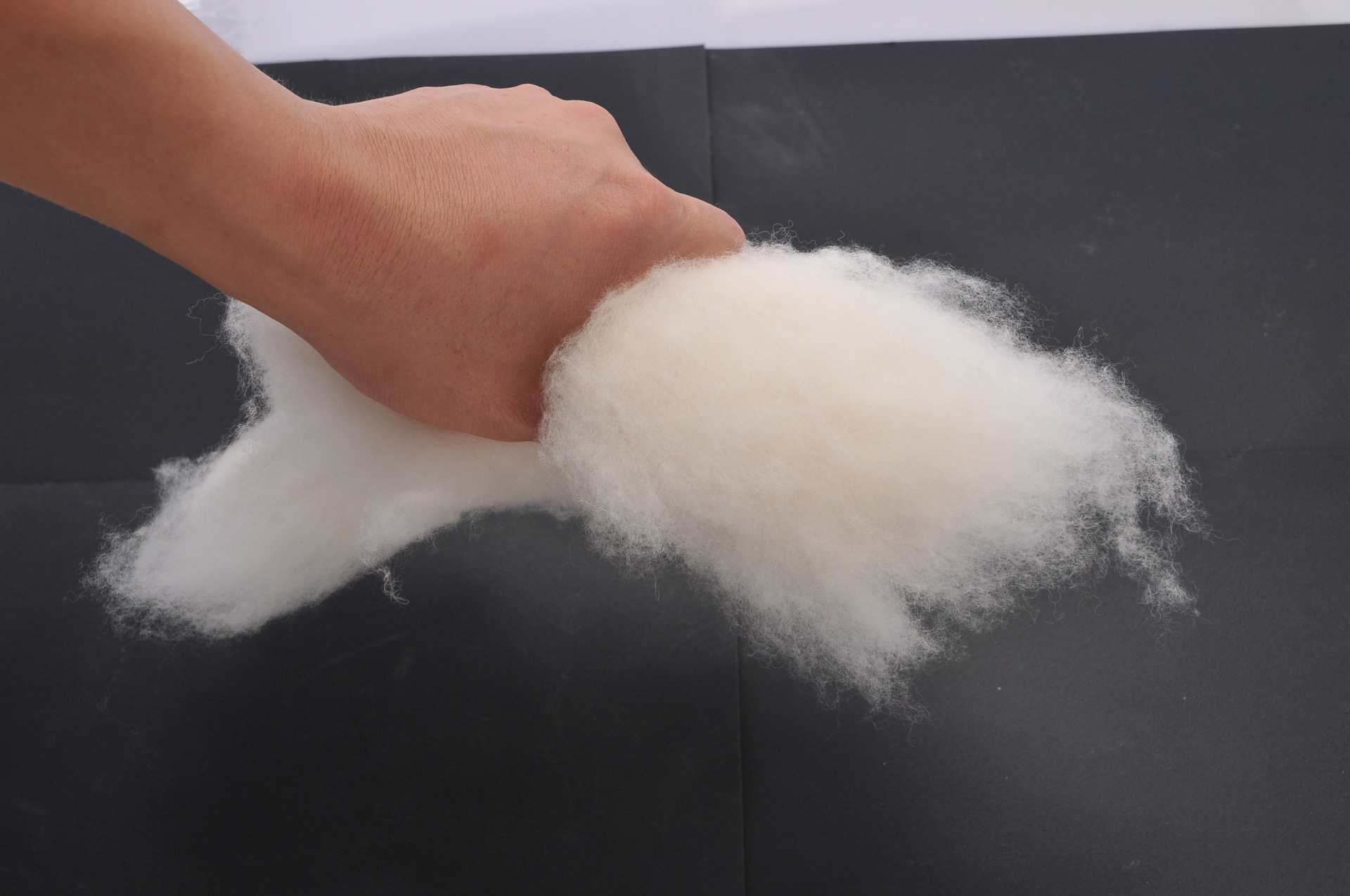 厂家羊绒絮片原料保暖填充物精梳无毛绒绵羊绒山