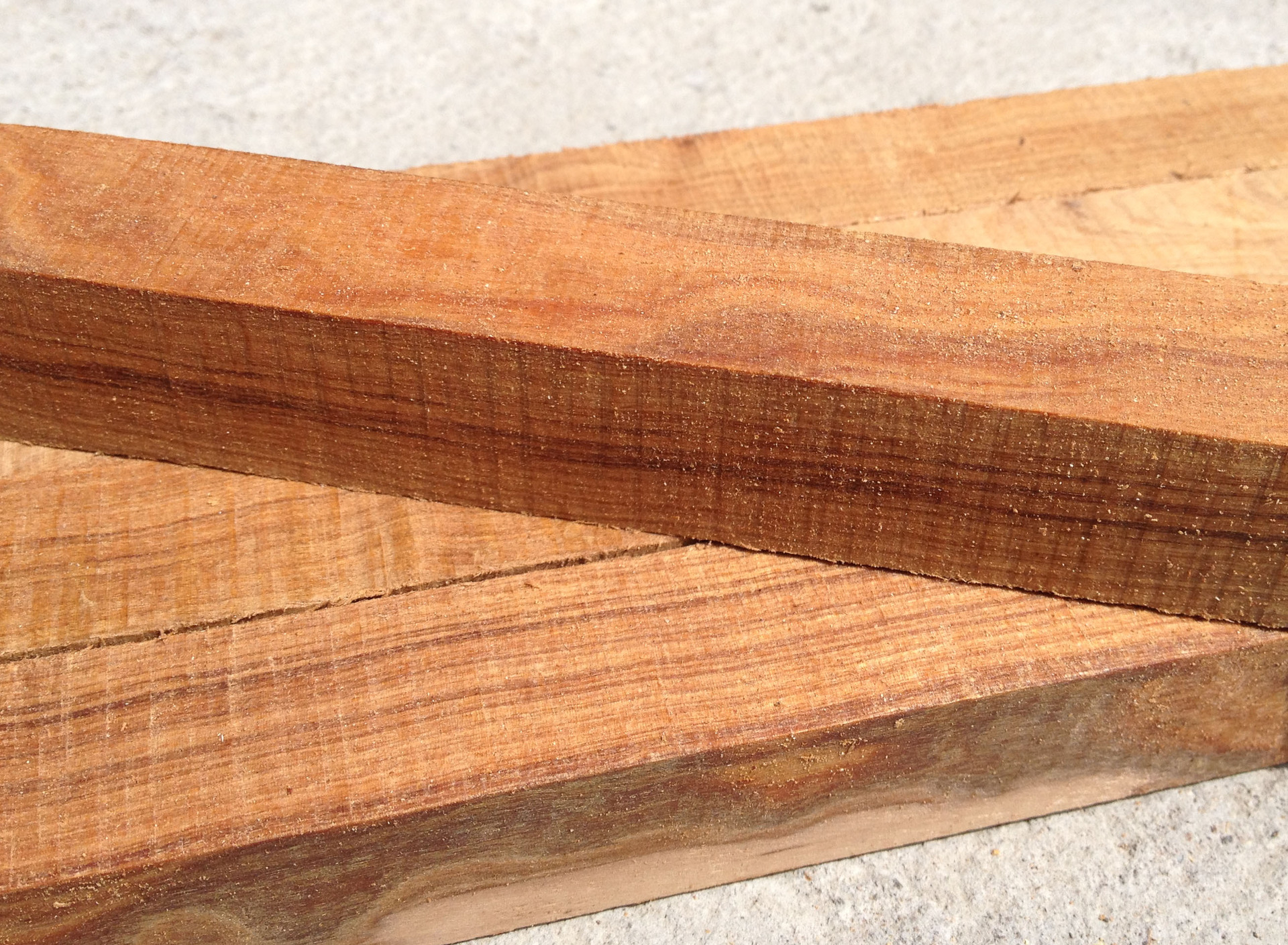 红木小料批发 澳洲檀香原木佛珠木料2.0手链手串料diy木条可定制