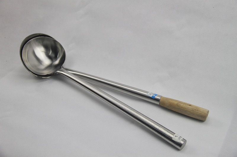 不锈钢炒勺汤勺木柄大炒菜勺加厚打菜勺打汤勺子厨师用长柄