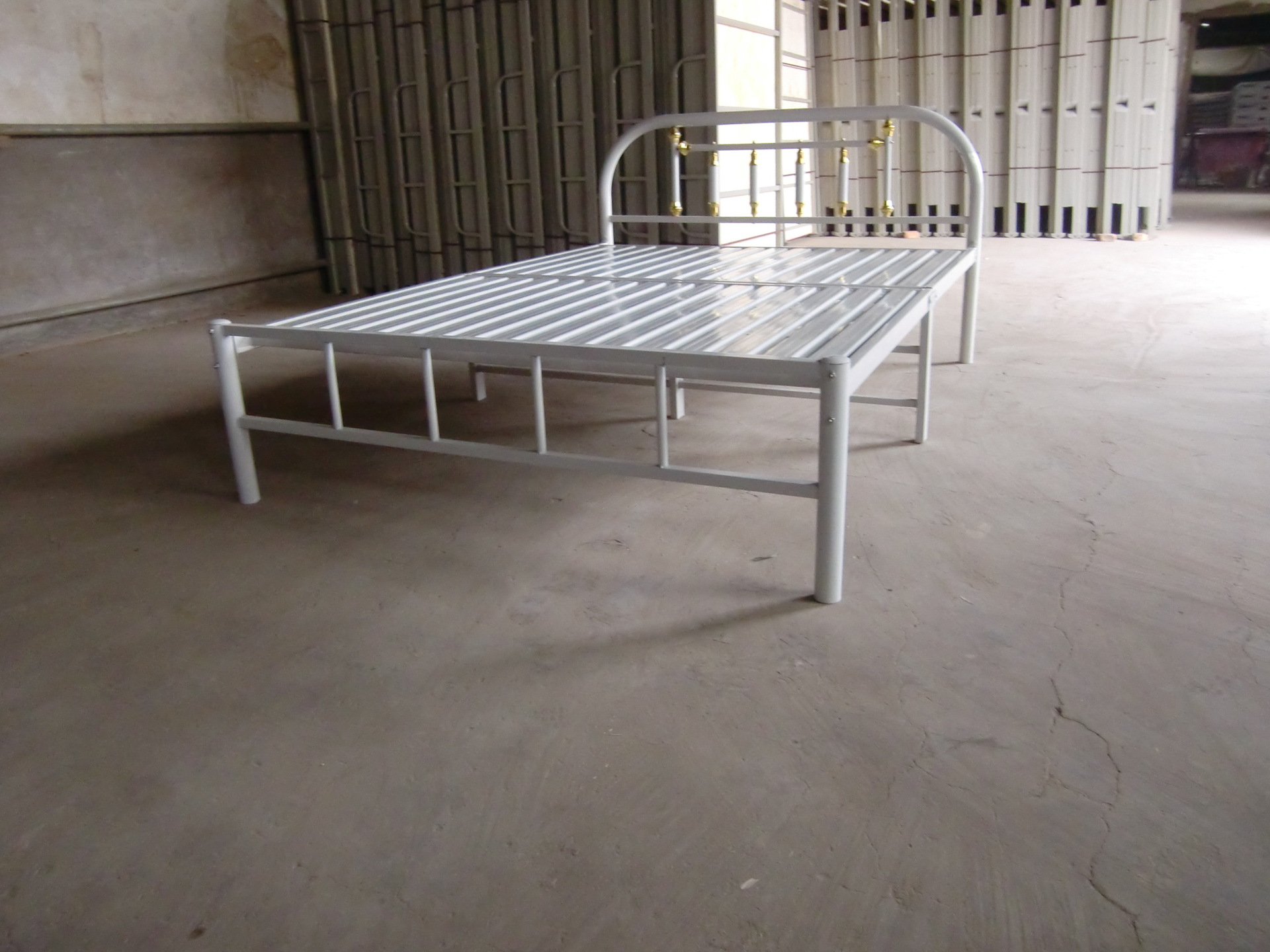 供应 厂家直销 两折龙骨床1.5米双人大床 铁架床