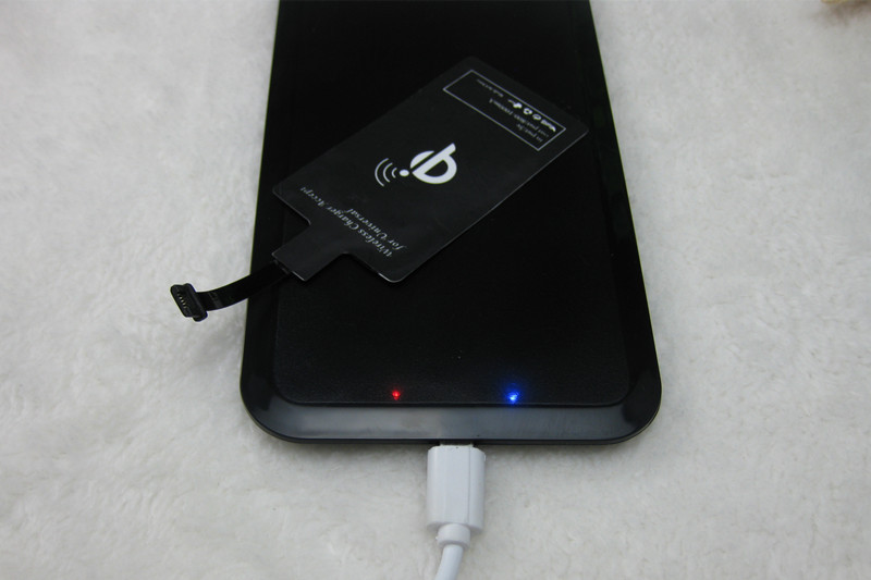 三星无线充电器闪蓝灯_三星es55相机充电时红绿橙灯各闪一下然后就不亮了_三星无线充电充电