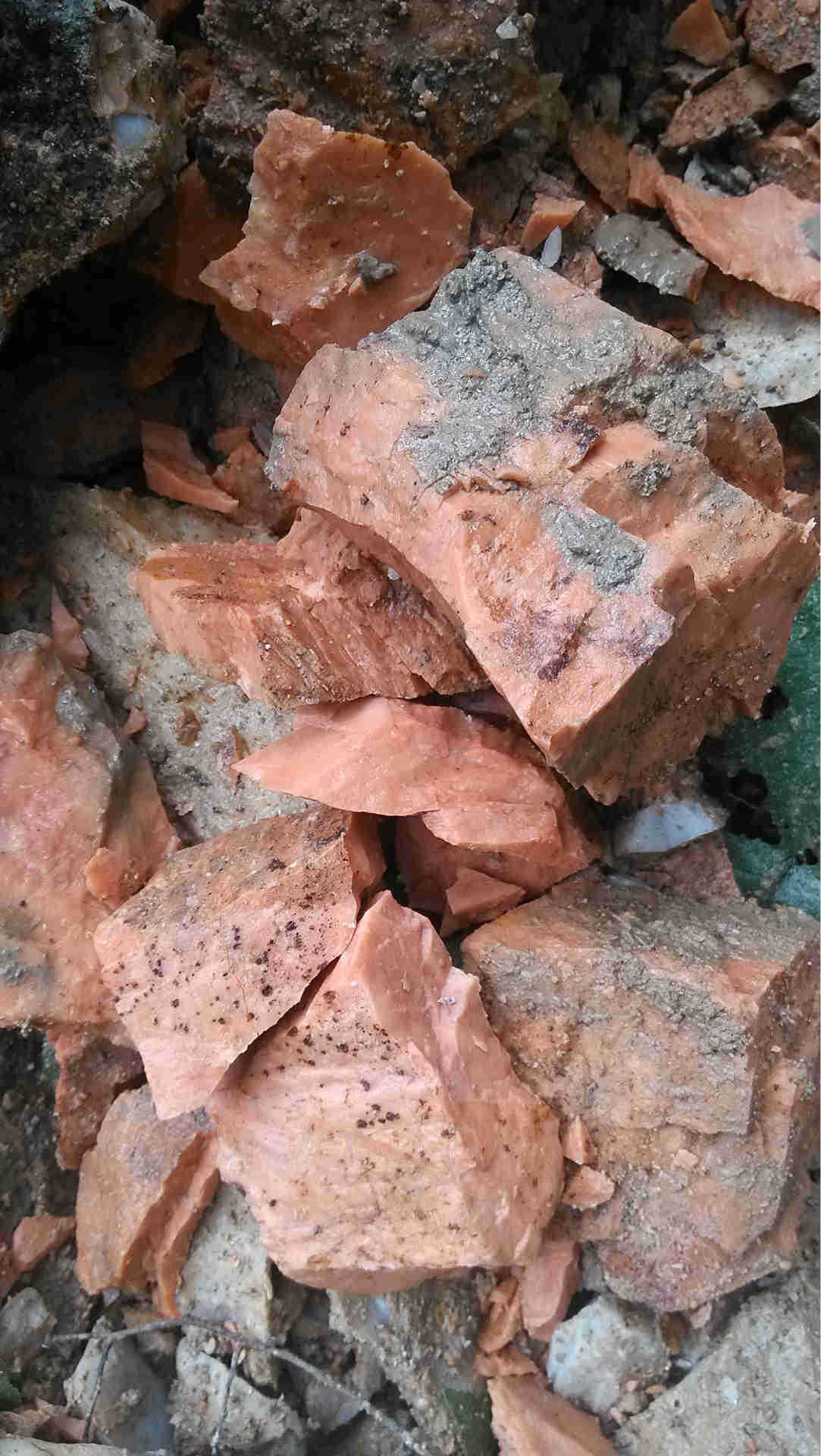 矿山计划对矿区钾长石进行开采,欢迎有意向合作开采个人与单位来矿山