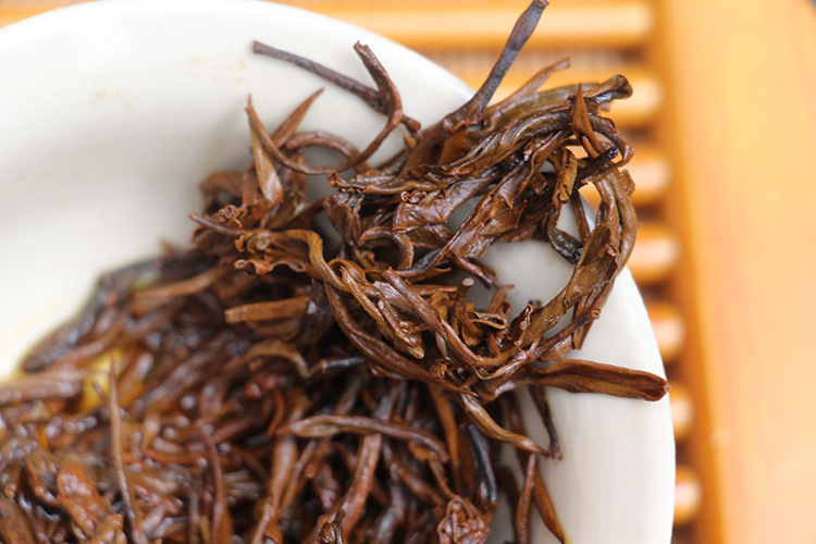 云南凤庆滇红古树红茶 古树松针红茶 原产地散装批发