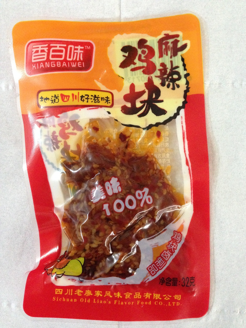 老廖家麻辣鸡块的外包装展示