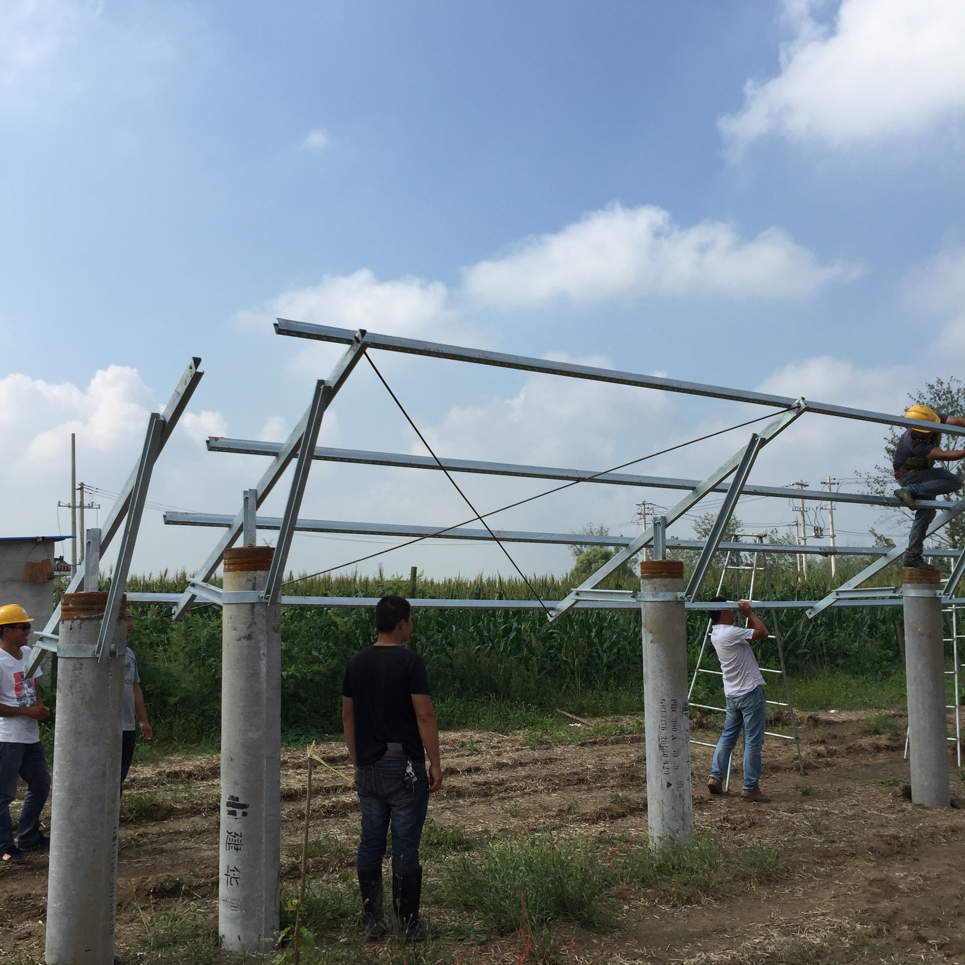 批发供应 屋顶太阳能光伏支架 镀锌支架 c型钢光伏支架光伏电站