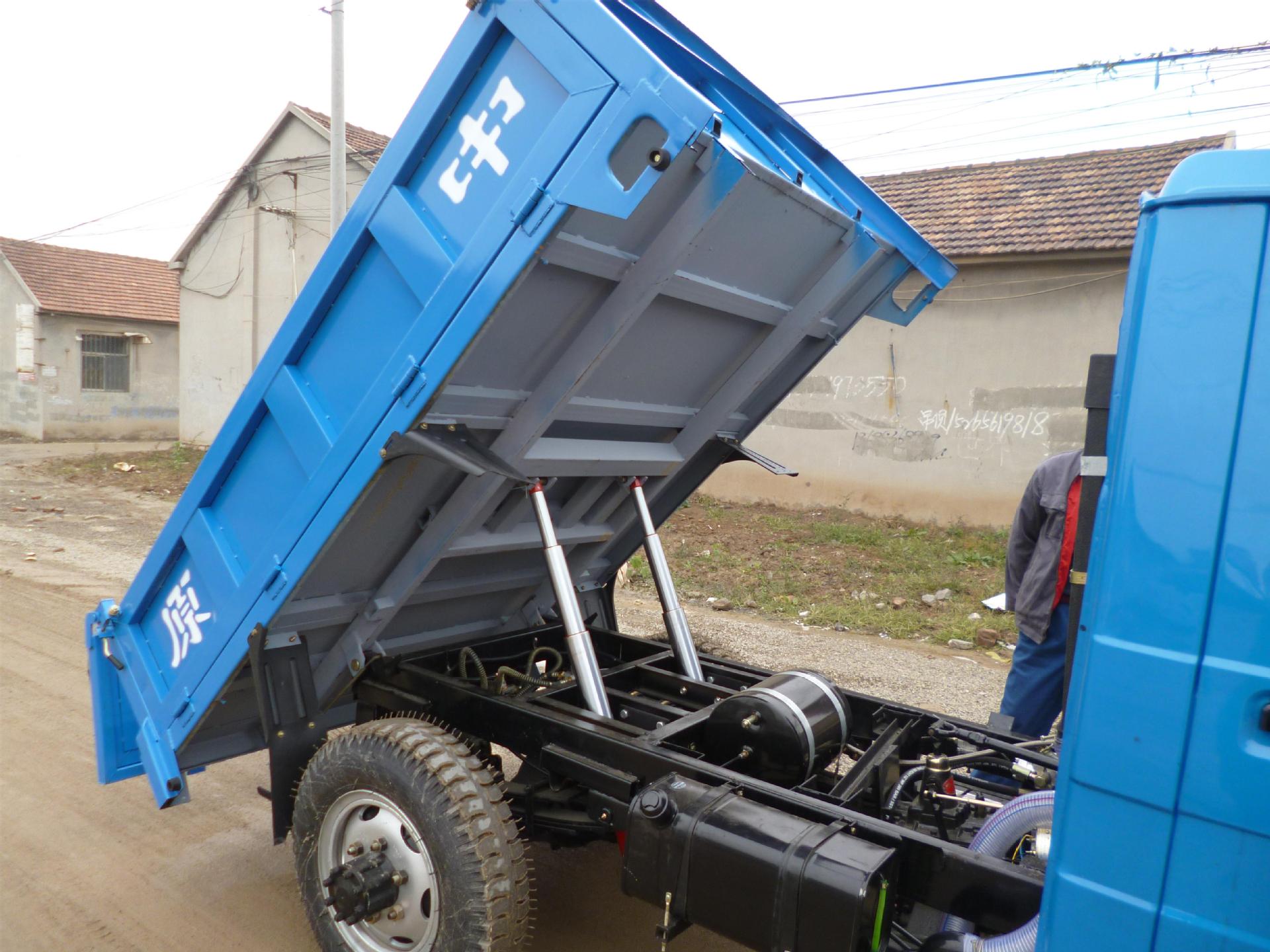 单缸柴油机,轴传动农用自卸三轮汽车,动力强劲不丢失,载重量大