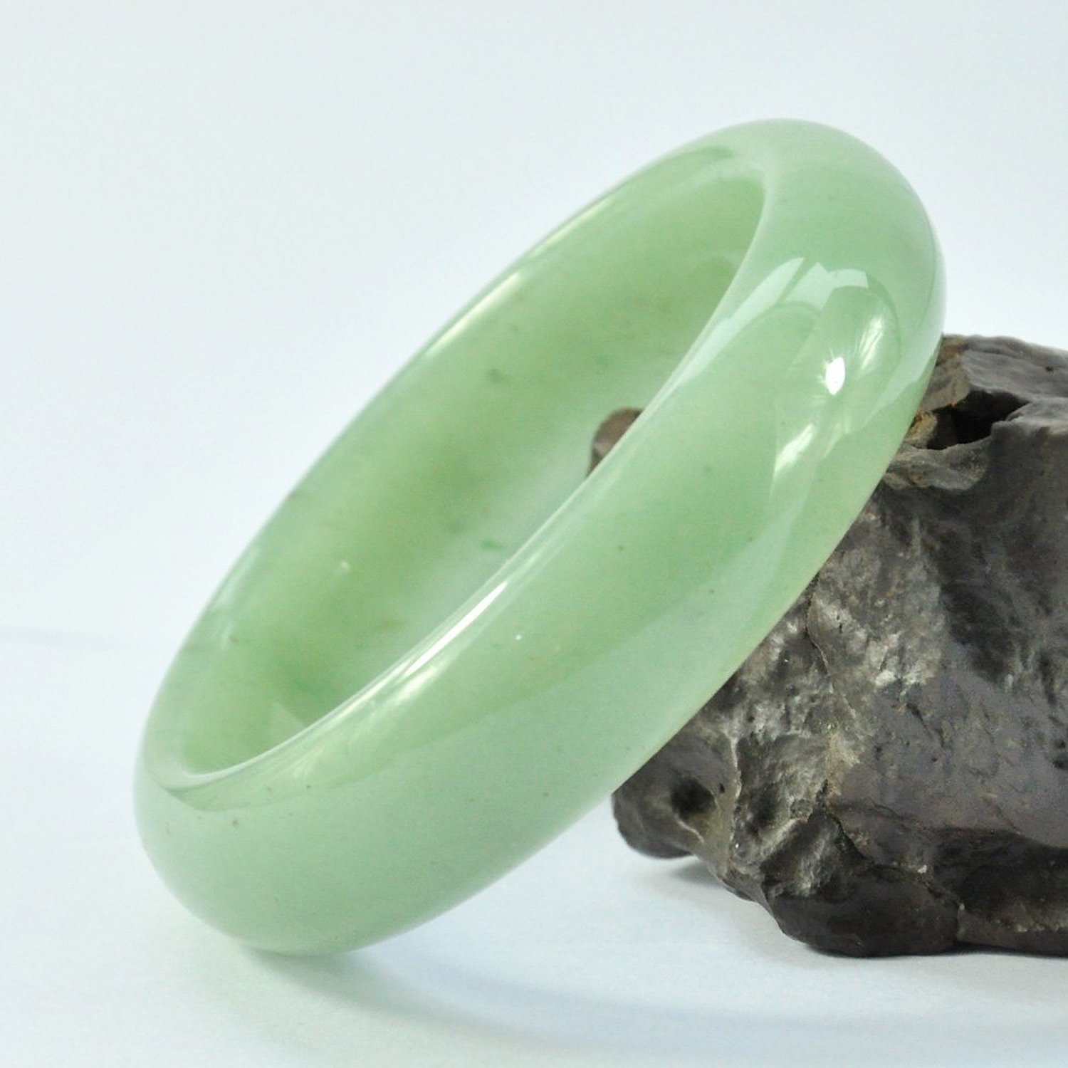 印度东陵玉特级绿石女款手镯产地货源 送礼佳品