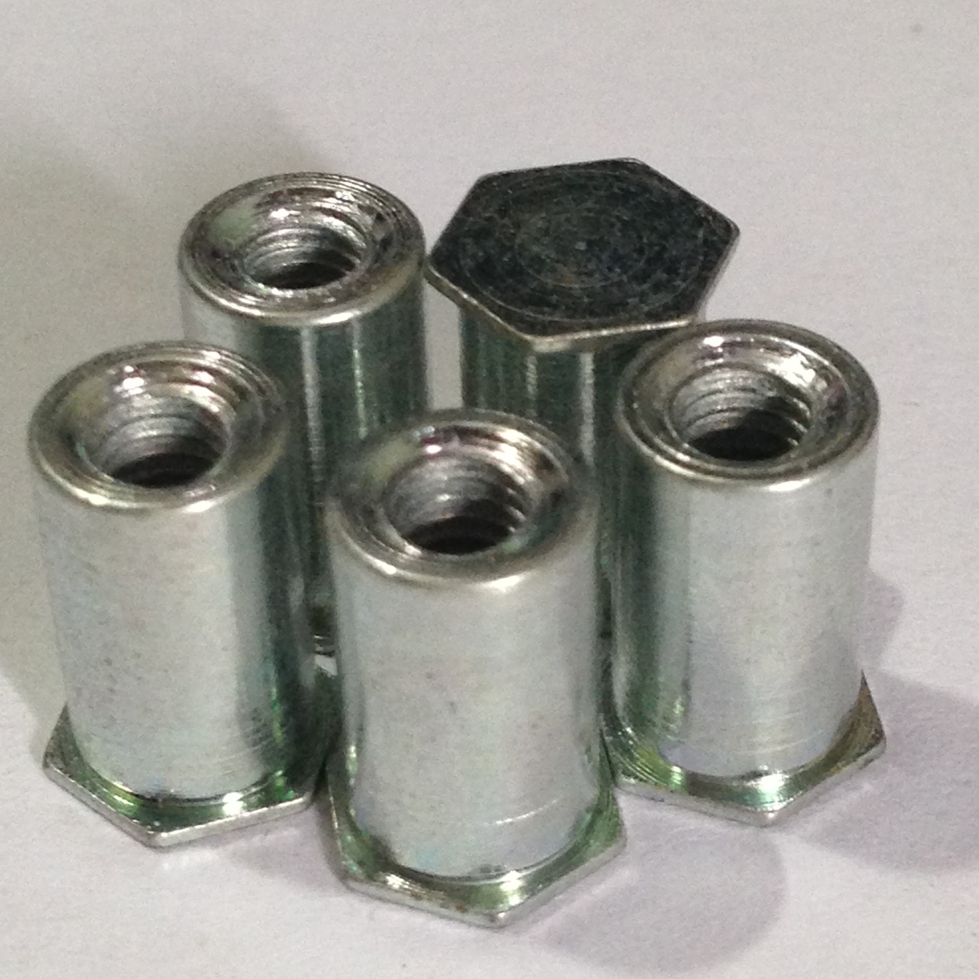 本厂生产不锈钢铆合螺柱六角铆合螺柱通孔盲孔高强度耐用环保螺柱