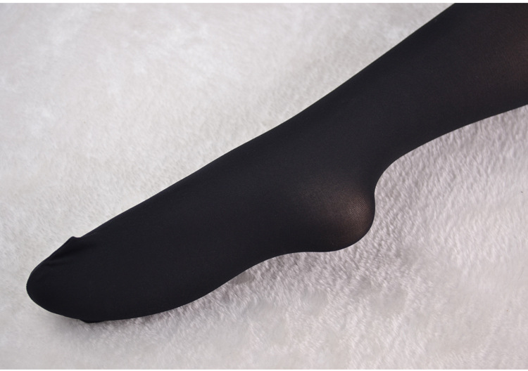 cm左右也可以拉直到膝盖以上, 也可以松松的堆在膝盖下,或者当袜套穿