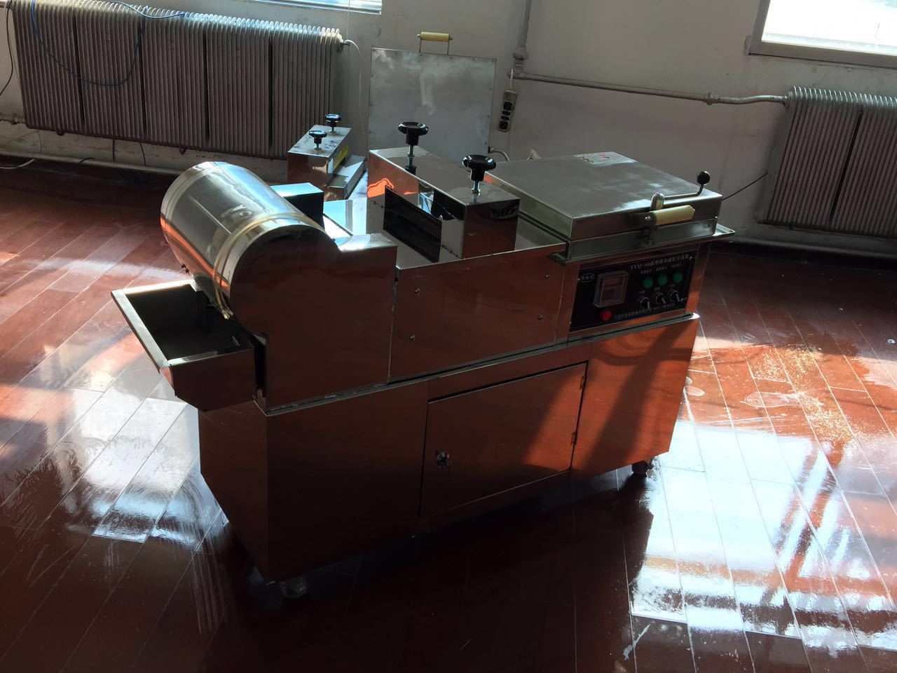 烤鱿鱼机器 烤鱼片机器 超市现烤鱼片机器 烤鱼疏松机 香酥烤鱼机