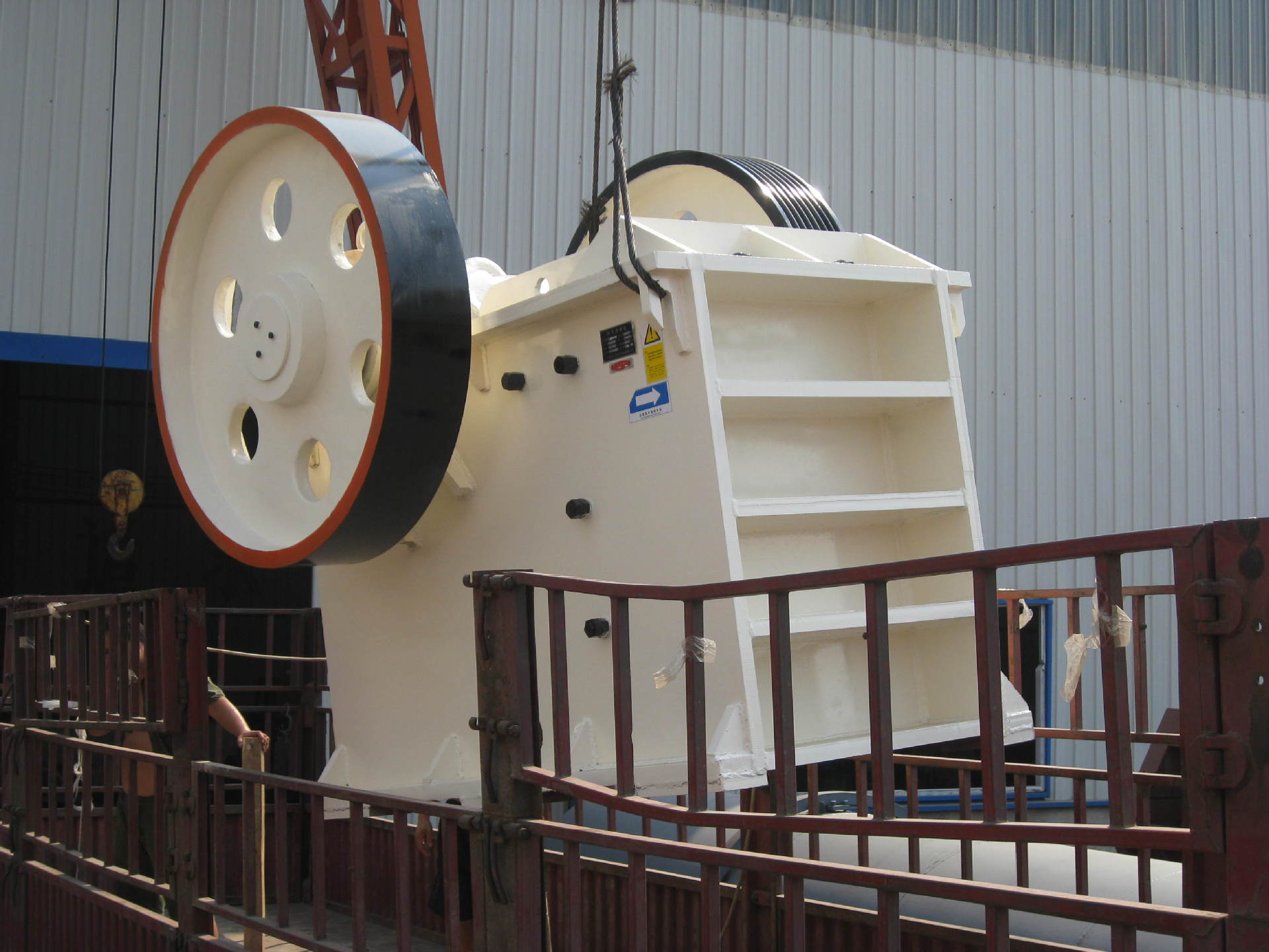 供应石子碎石机,中小型石子破石机,石子破碎设备,打石机