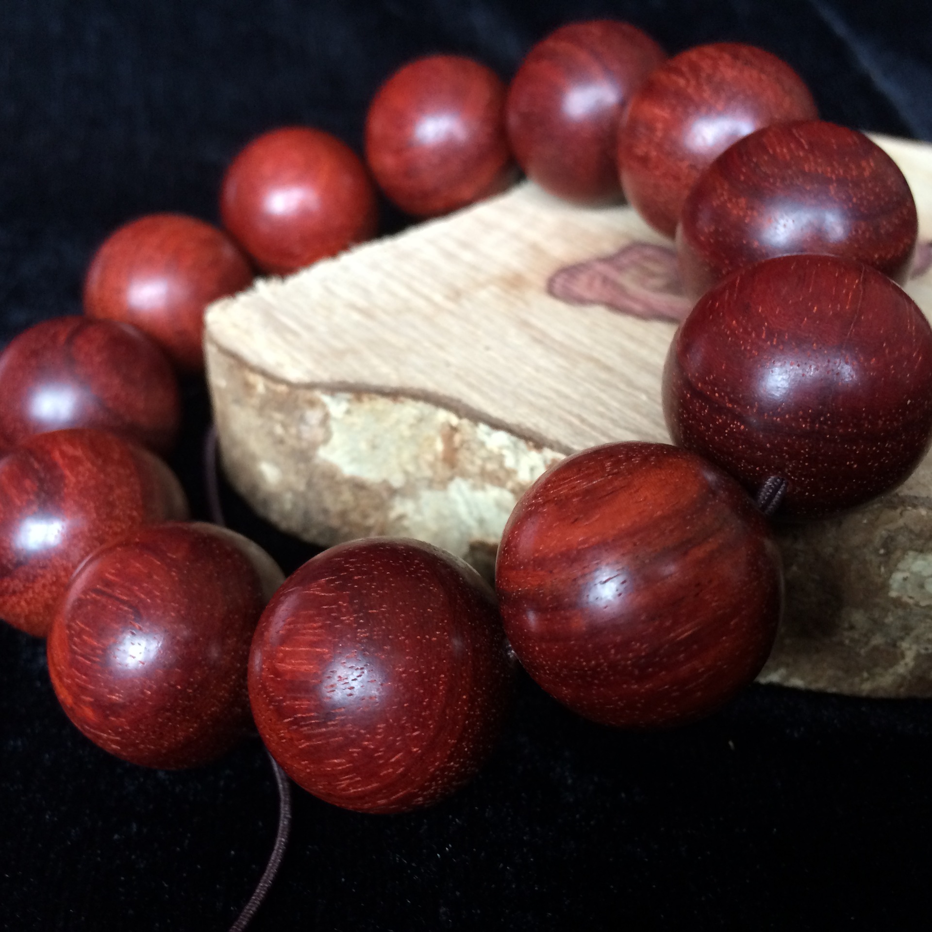 厂家直销 精品 赞比亚血檀佛珠 价格优惠 一手货源