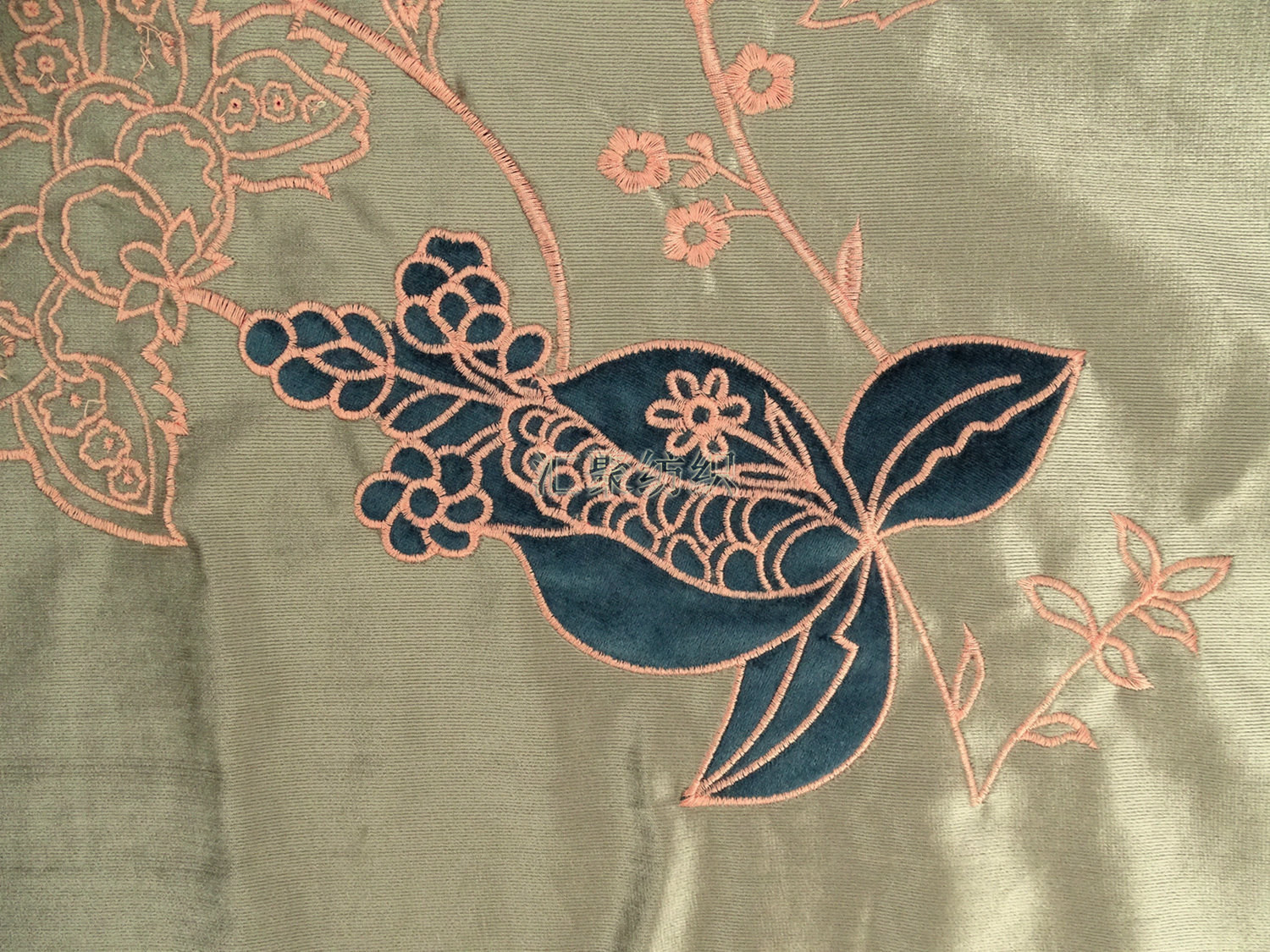 定位平绣加工 电脑绣花 贴布绣 平绣 抱枕绣花面料