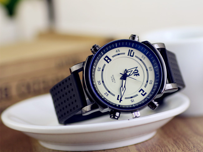 韩国原宿风女学生大表盘潮男表个性硅胶彩色箭头指针复古情侣手表