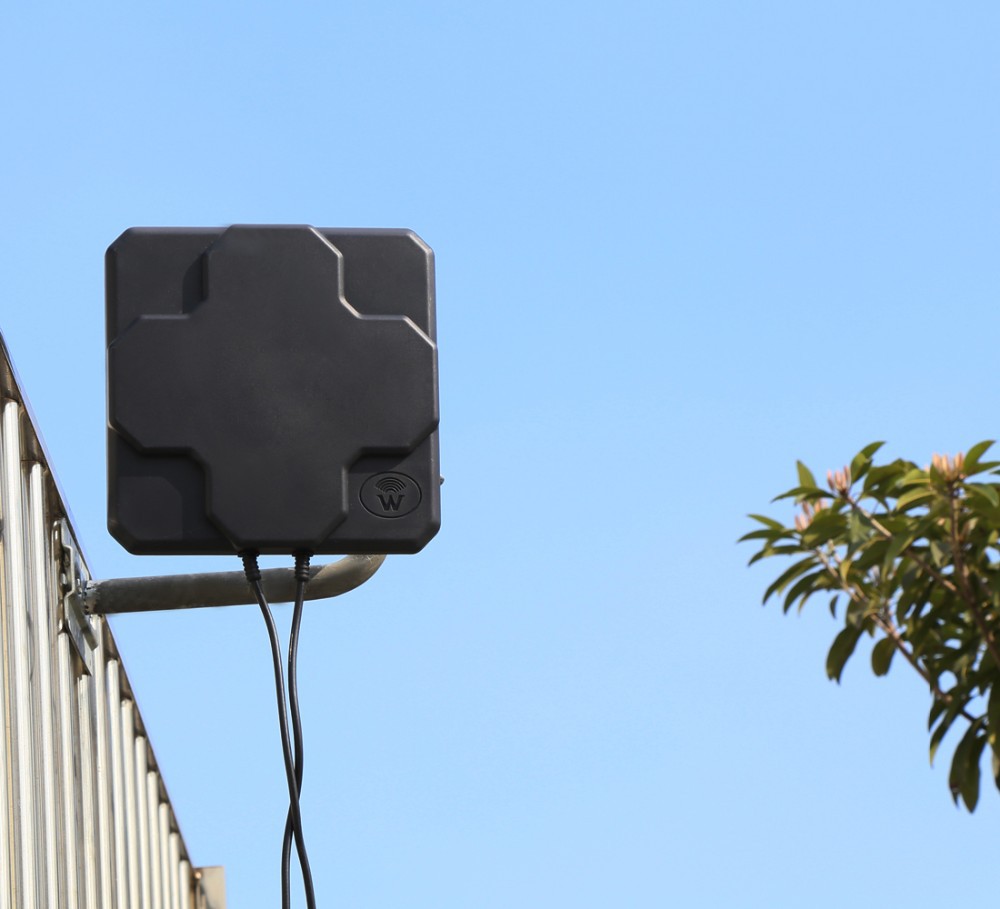 新款18dbi 4g lte平板室外定向无线路由器天线 两色 n母头