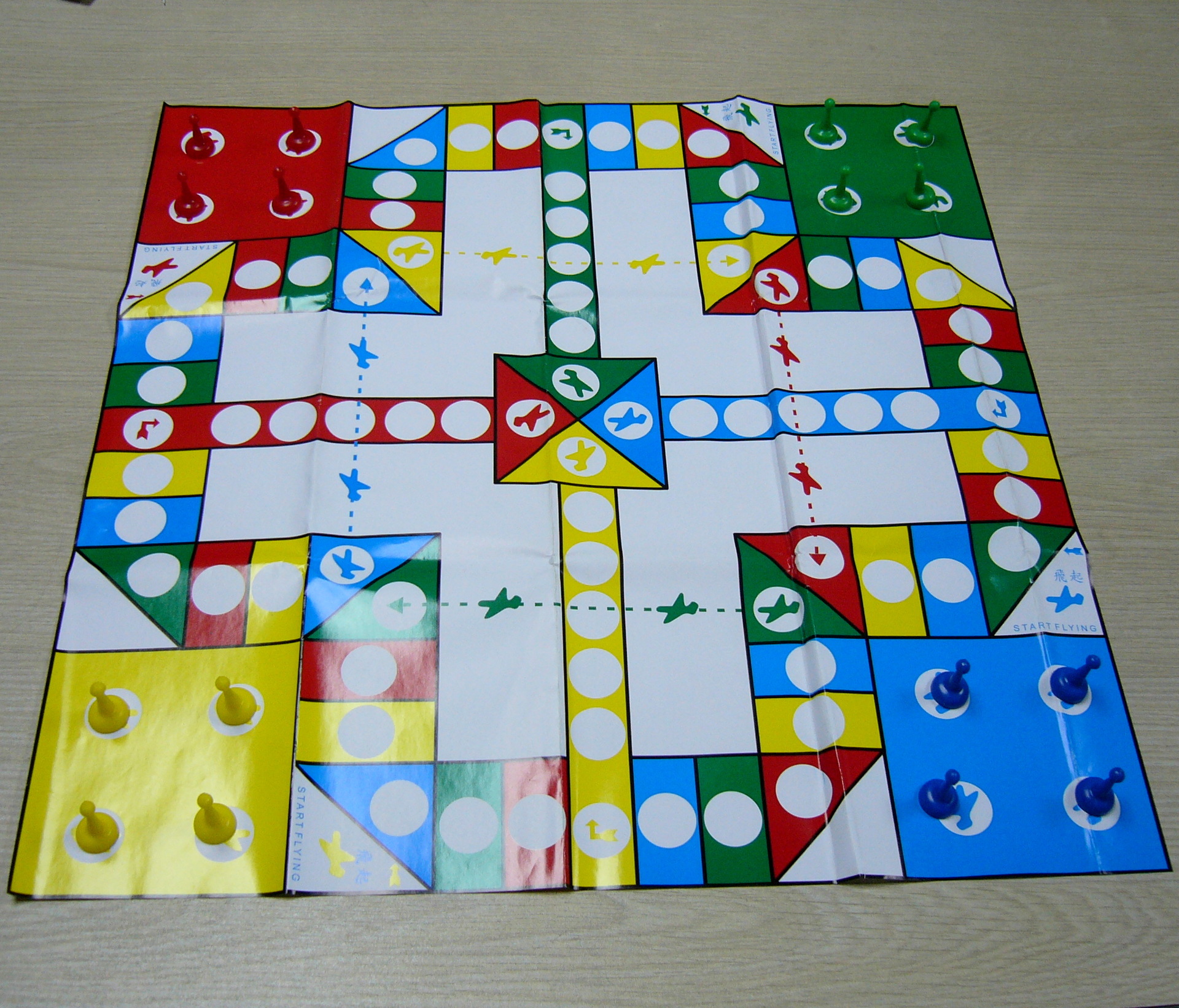 pp1)棋子规格:15*23mm产品描述:厂家供应各种娱乐休闲礼品棋,各种游戏