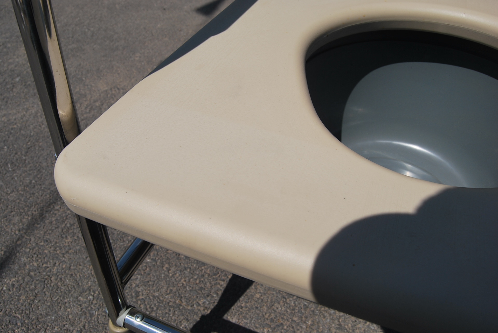 厂家直销优质不锈钢孕妇侧坐坐便器老人折叠轻便坐厕椅诚招代理