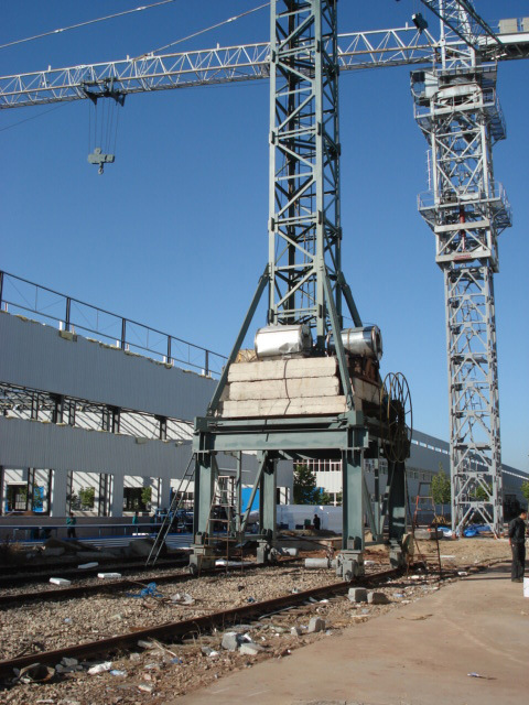 山东鸿达吊重量3-25吨 移动式塔机 移动塔吊 移动塔式起重机