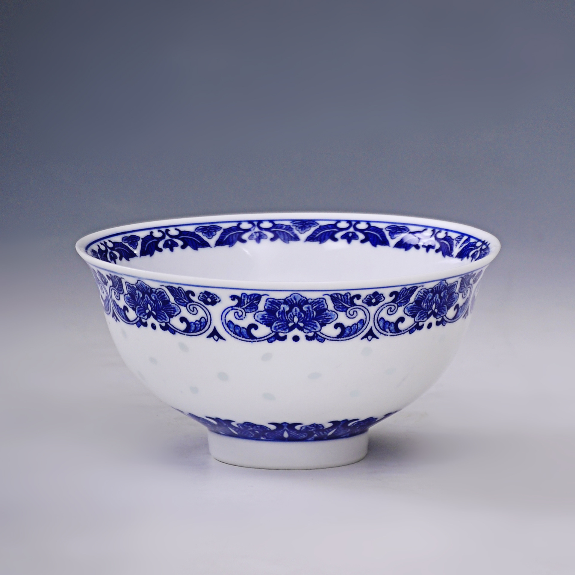 我有一对小陶瓷碗,碗底还有中国景德镇made.