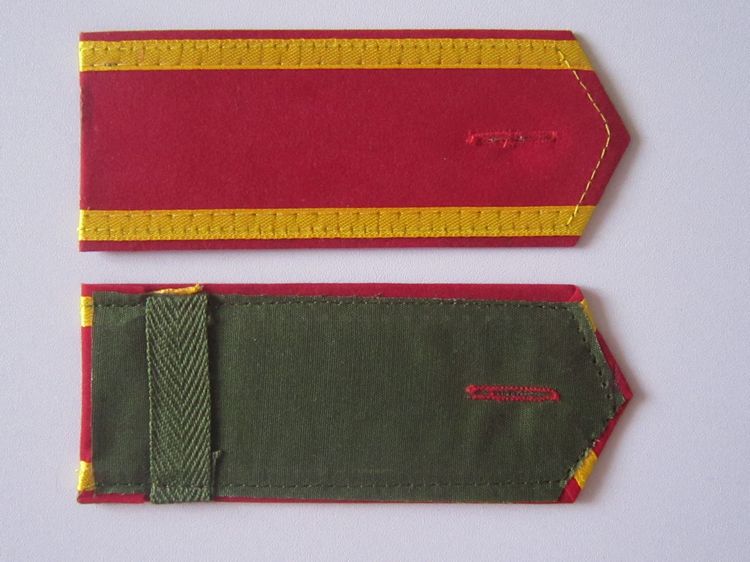 厂家批发 大学生军训服肩章 中学迷彩服红色肩章 织唛左右各一个