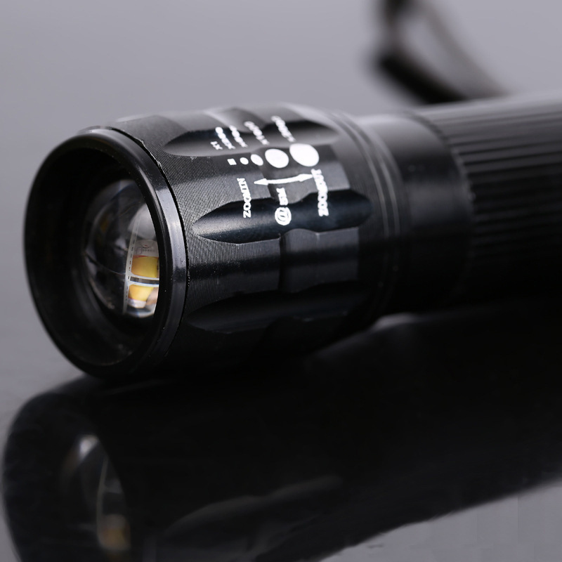 强光led手电筒 伸缩调焦充电手电筒 三档流明变焦手电筒自行车