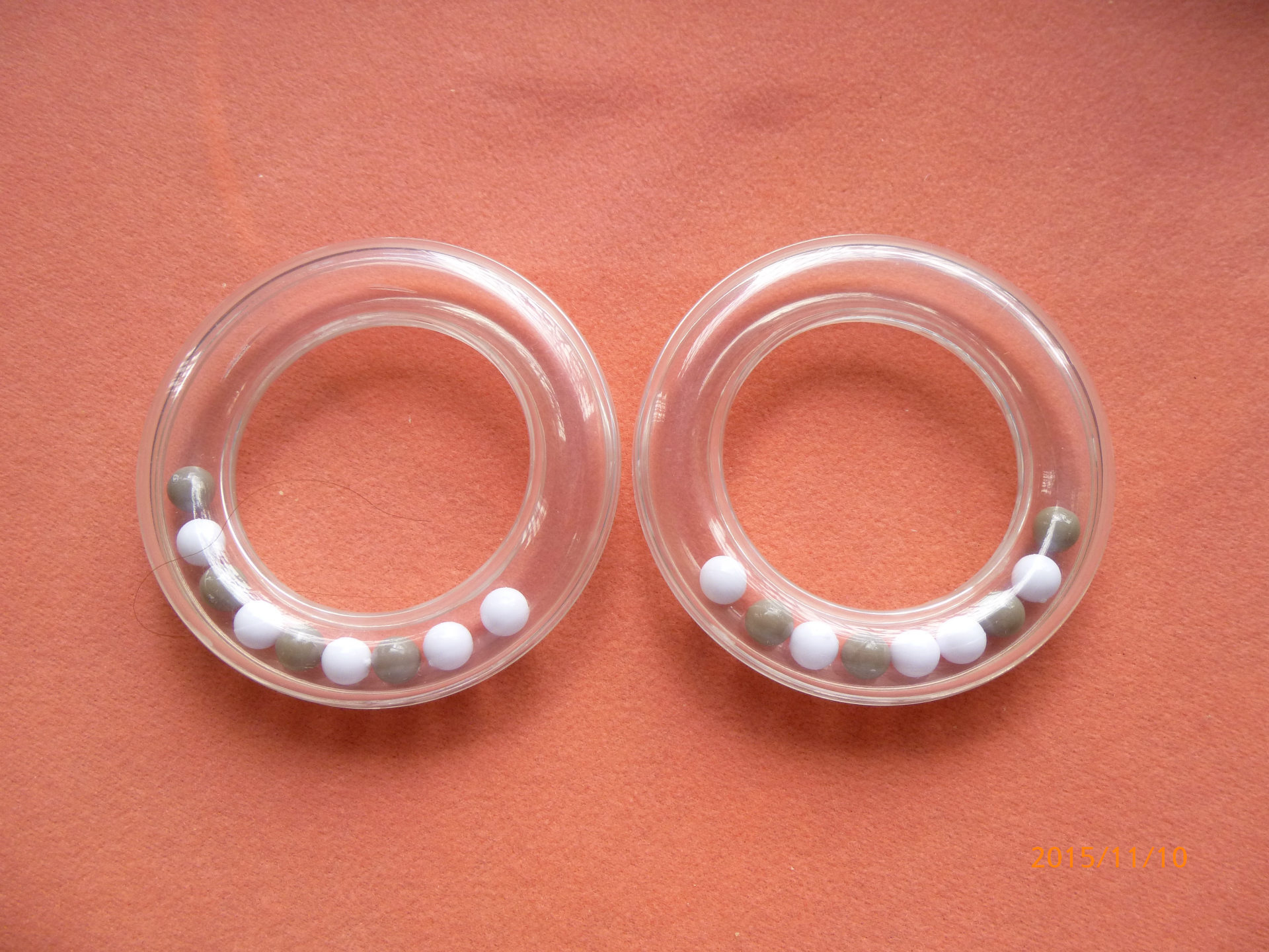 厂家直销各款式透明塑料圆环,玩具用沙沙流动珠子透明圆环圈