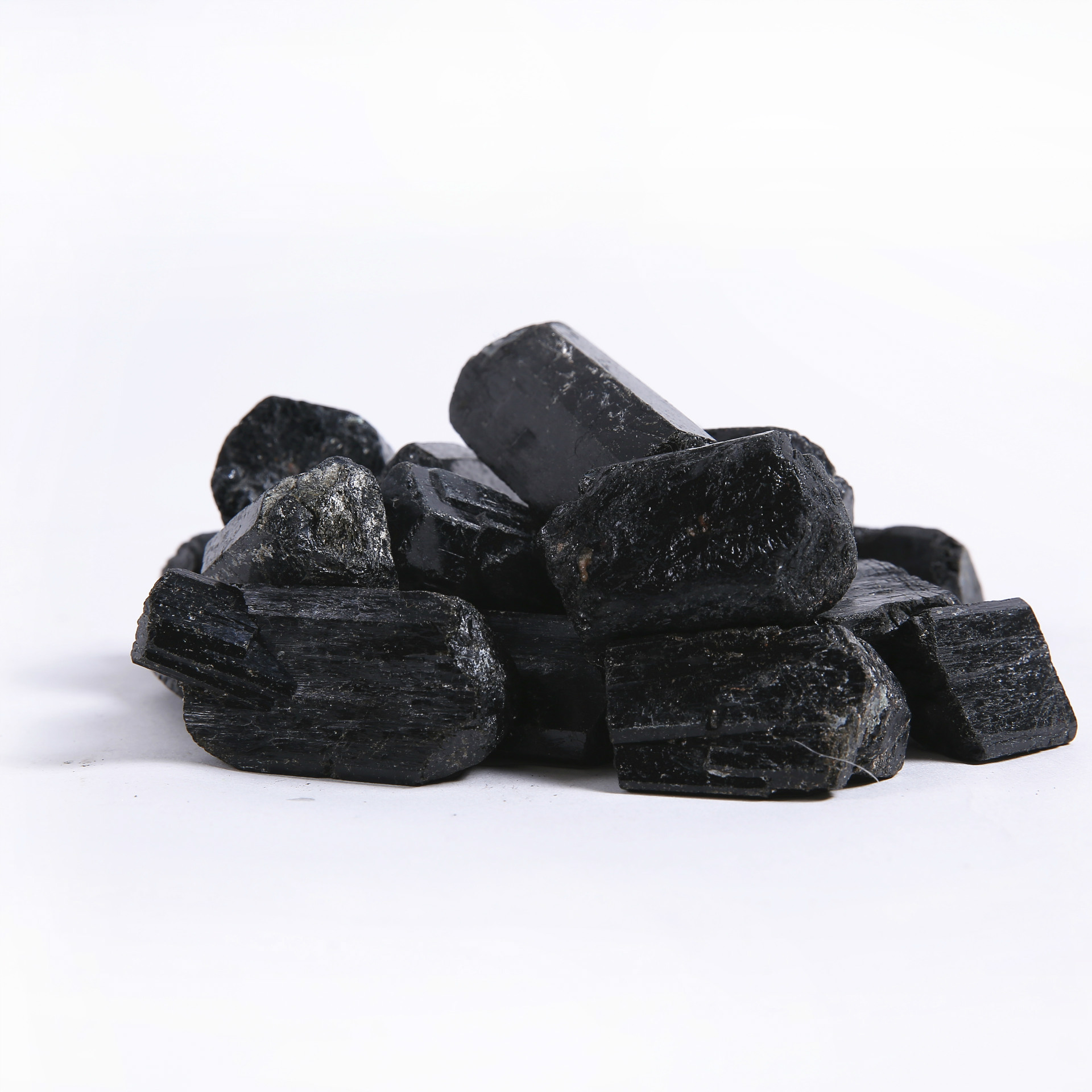 厂家供应宝石级--托玛琳(碧玺) 天然托玛琳石颗粒 黑碧玺原石矿产