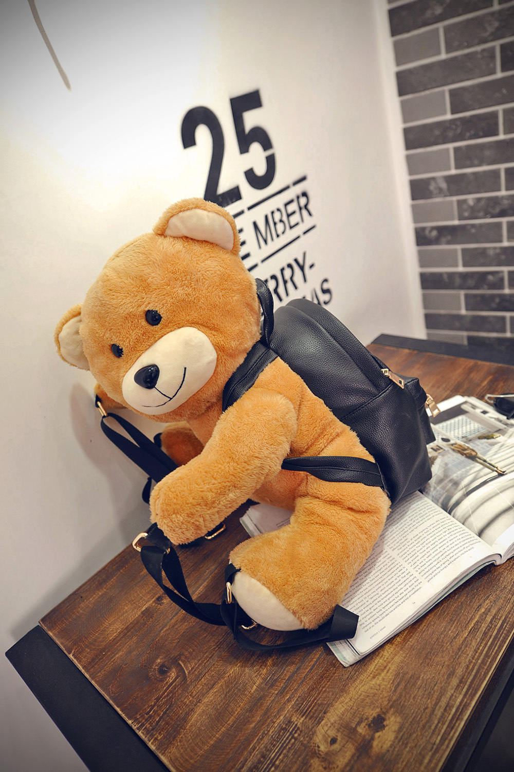 厂家直销卡通超萌小熊个性莫斯奇诺明星同款趴趴熊包背包 现货