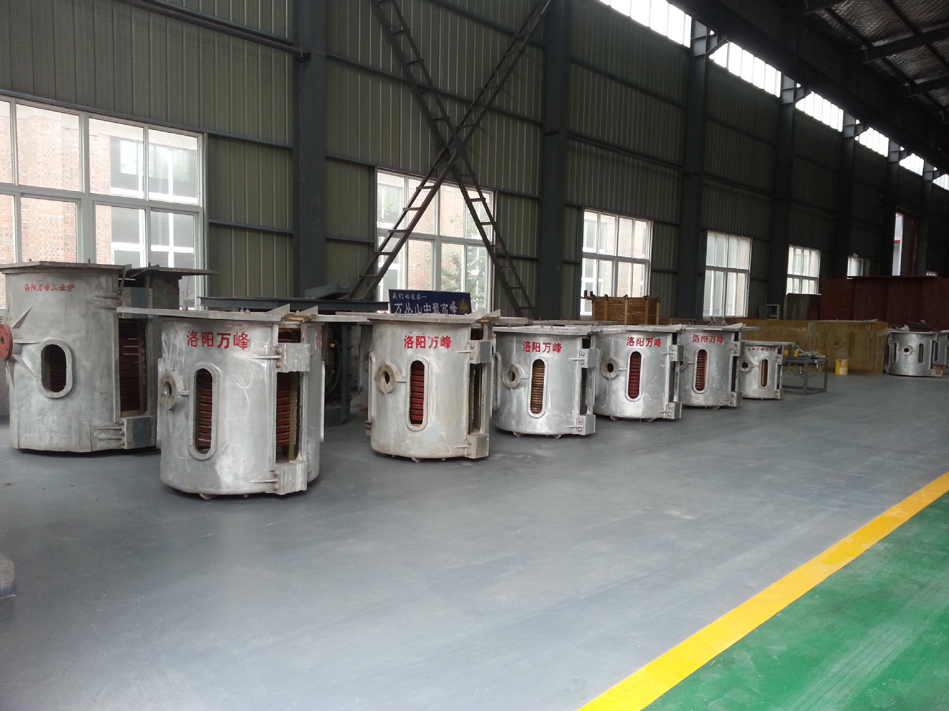 产地货源遥控升降中频感应熔炼炉 废铁钢铜铝金属kgps坩埚熔炼炉