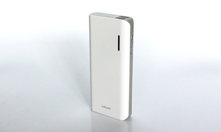 爱国者移动电源给手机充不进去电_移动电源充不满手机_移动电源快充对手机有损害吗