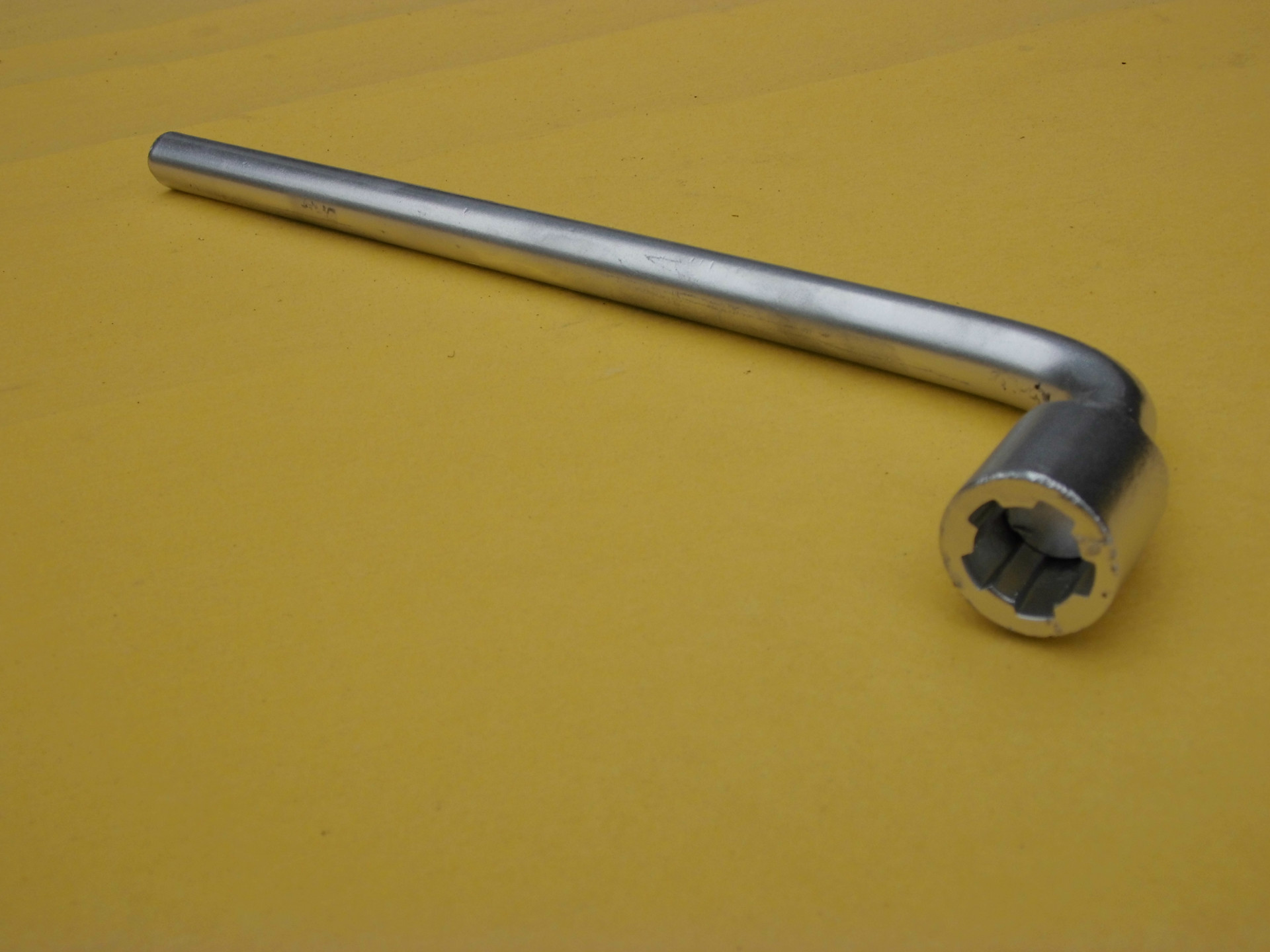 高铁m16防盗扳手 内五角套筒扳手 防盗专用m16扳手 现货批发.