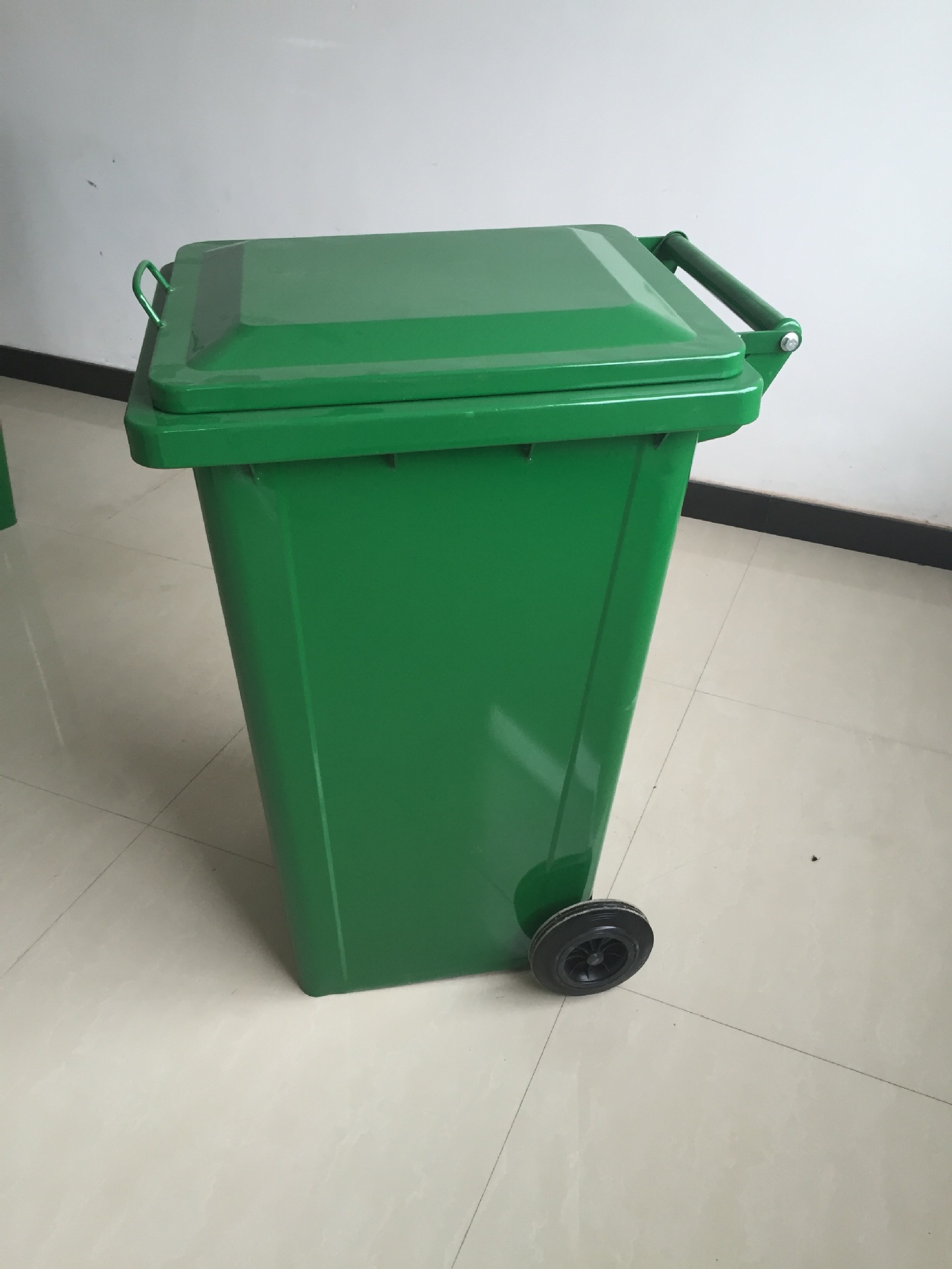 户外带盖环保240升铁垃圾桶 工业彩色可推拉环保垃圾桶-垃圾桶-尚五金