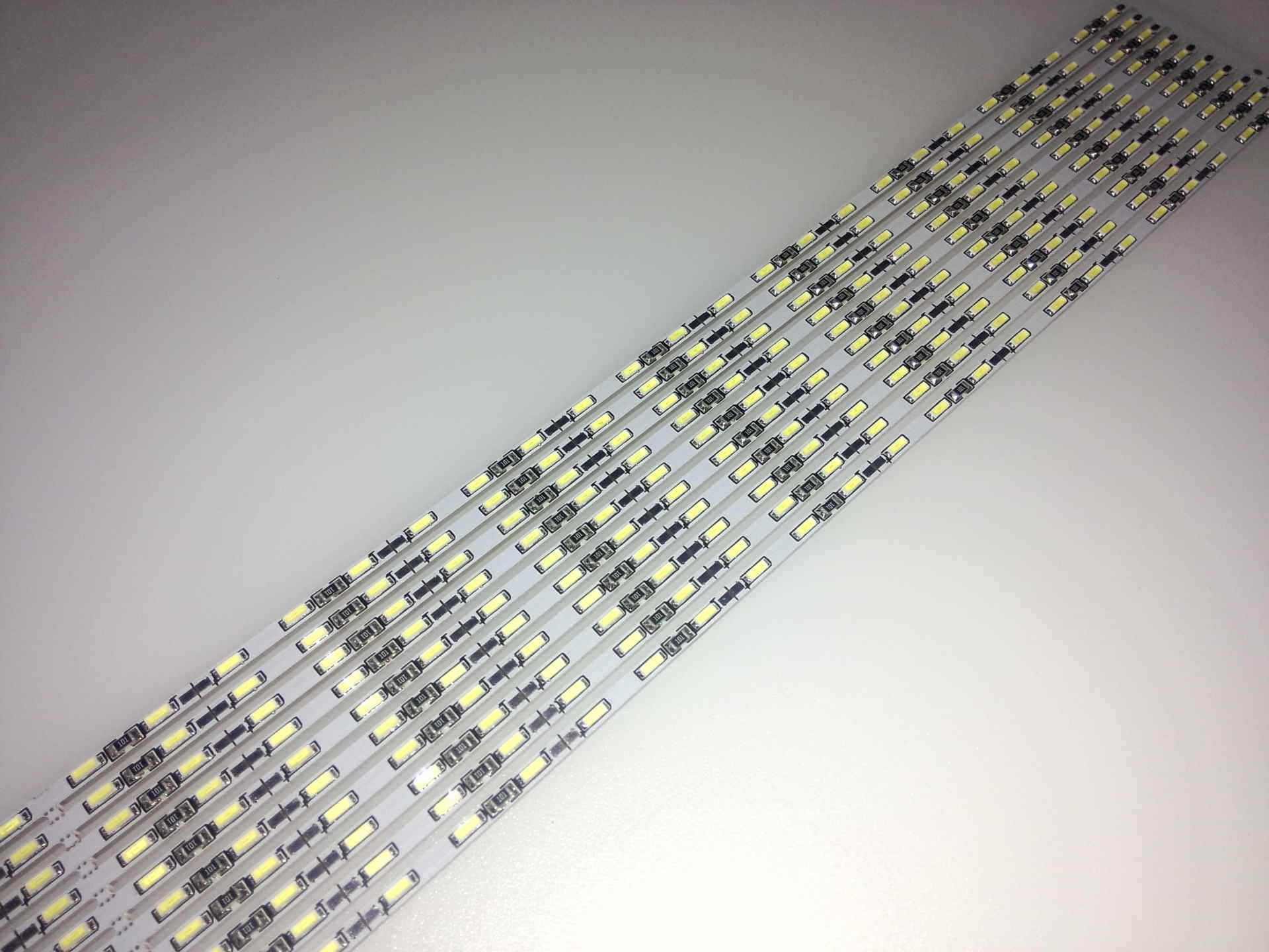 3mm宽4014灯箱灯条 90灯珠 3mm宽led硬灯条 3mm宽灯条