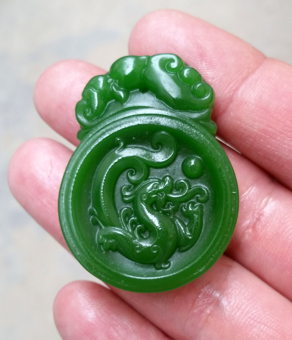 新疆和田碧玉仿古龙牌吊坠 菠菜绿龙玉牌碧玉府上有龙挂件批发