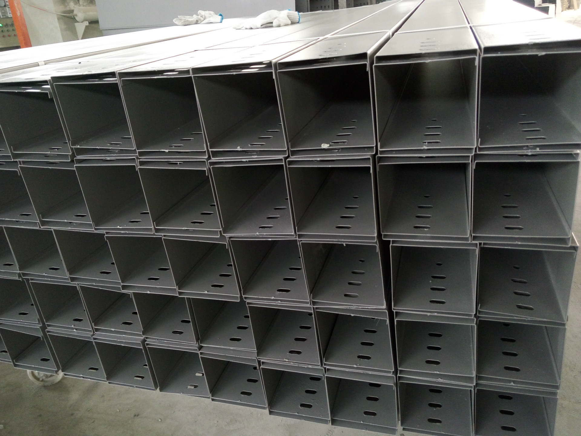 梯式电缆桥架防火带隔板双槽强弱电桥架800x200x1.