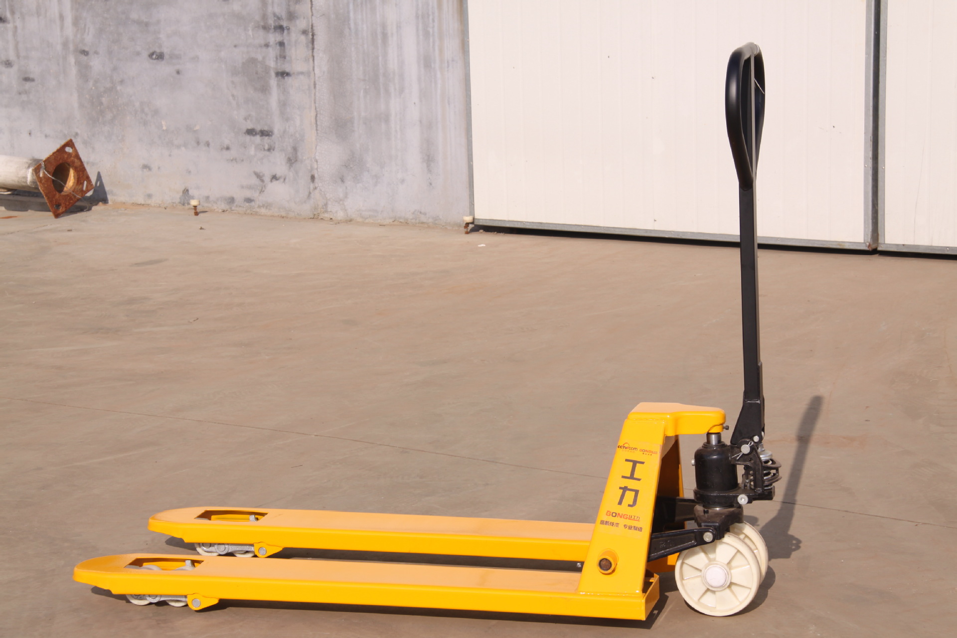 厂家直销 2t手动搬运车 小型称重托盘液压车 手推液压搬运桶车