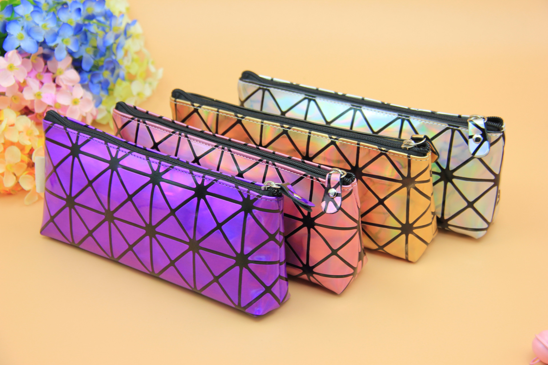 鸿源文具批发 星期七缤纷几何三角笔袋150902 金属革学生创意笔袋