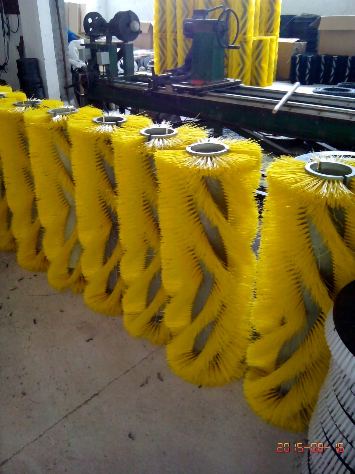 厂家直销环卫扫路毛刷辊 尼龙扫路车专用清洗除尘毛刷辊加工定.