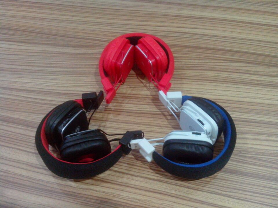 布艺蓝牙耳机配件 头戴式耳机套料 耳机塑胶 五金型号bl-10b