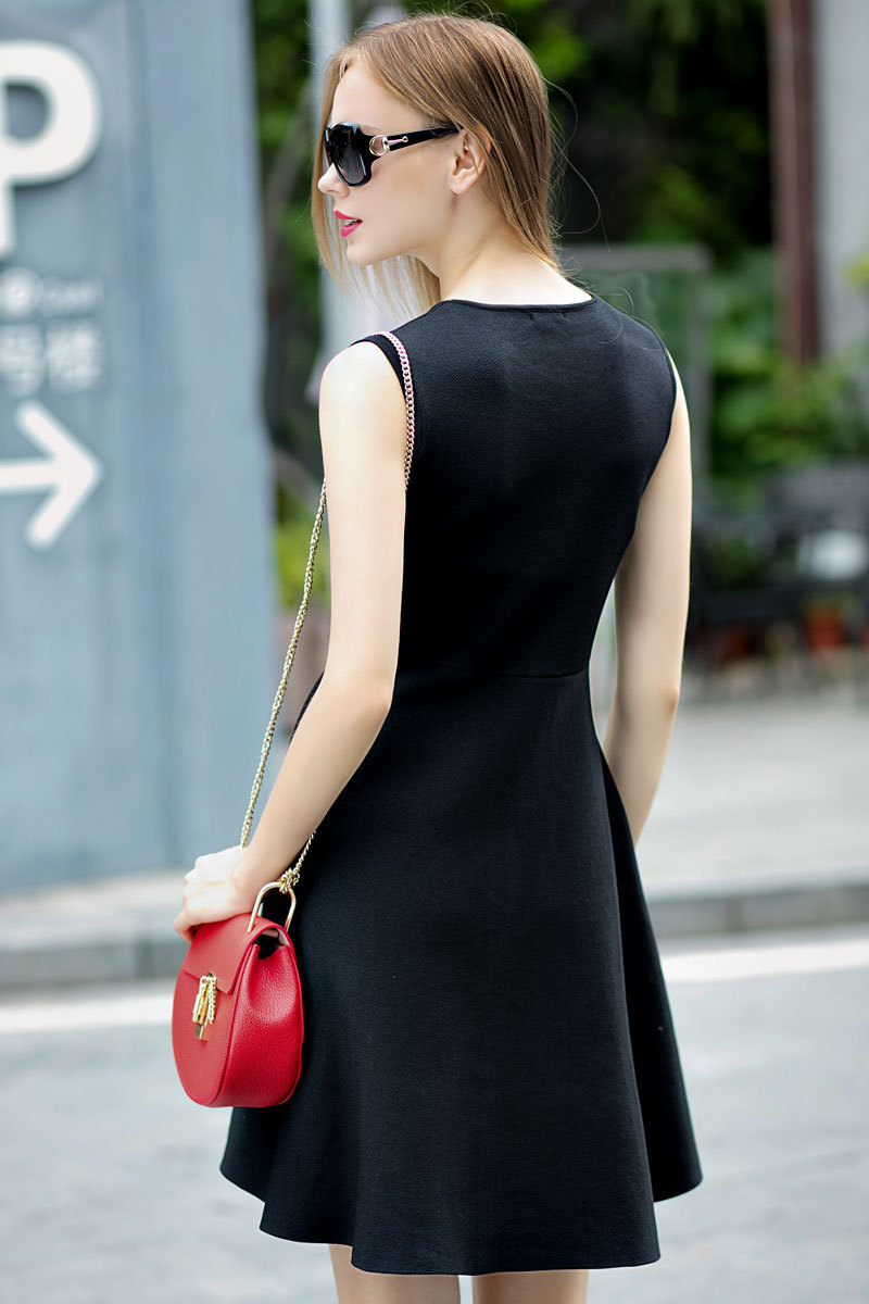 深圳高端女装代理 2015秋冬时尚新款 圆领钉珠链条大摆宽松连衣裙