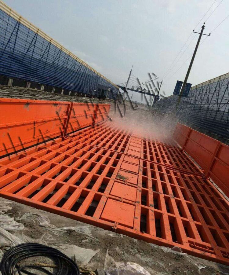 2445681875_788359051