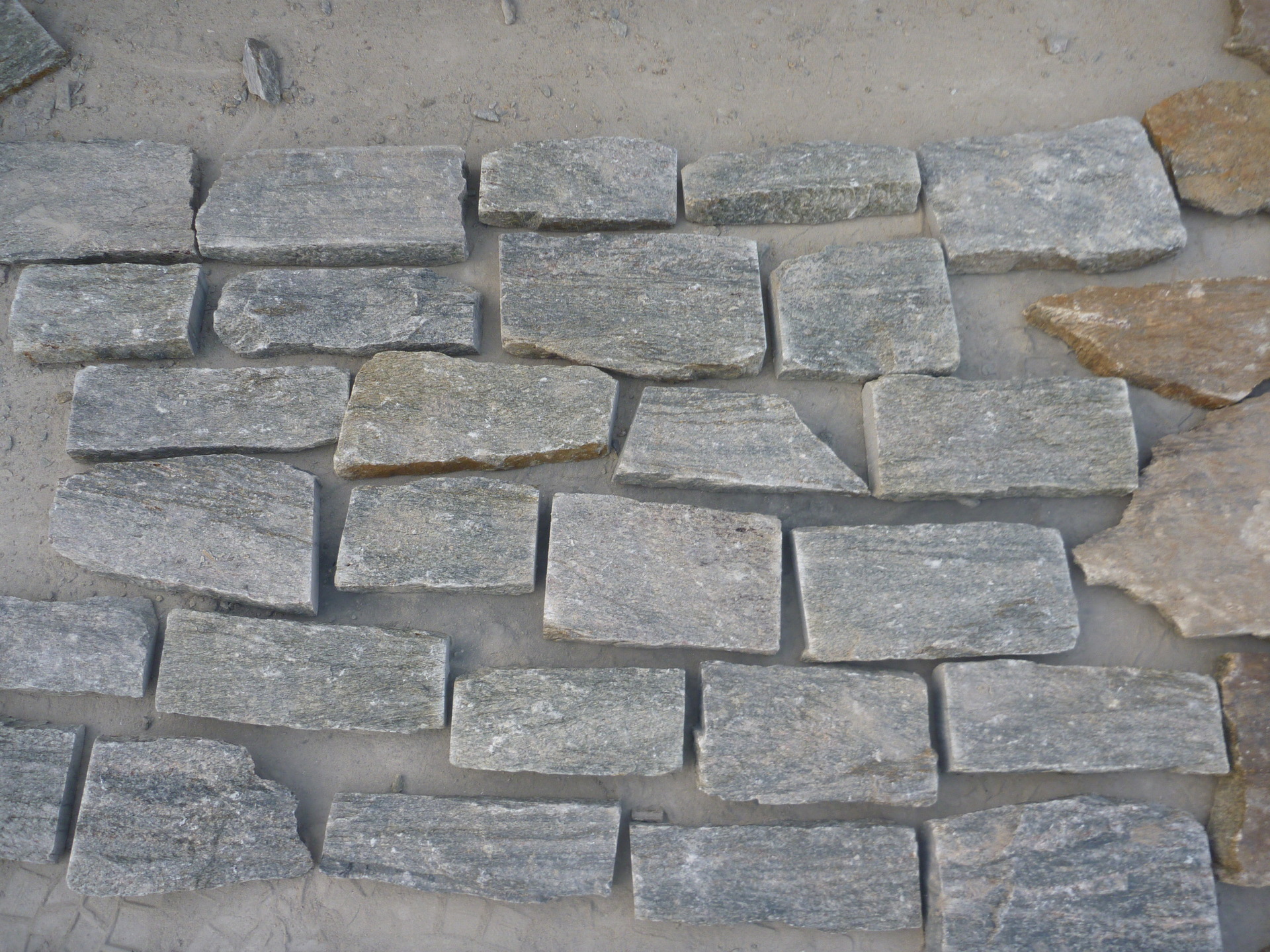 供应景点不规则乱型石天然台阶石石材地面铺路乱形天然石材