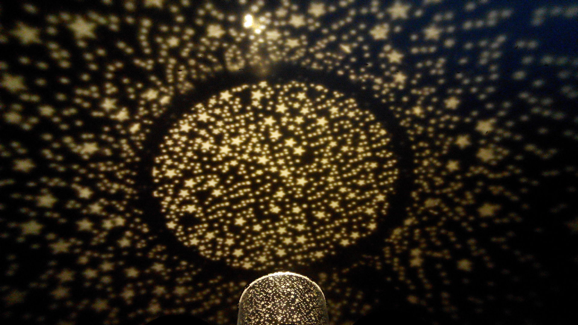 led星空达人圆形usb供电星空投影灯新奇特创意安睡氛围小夜灯